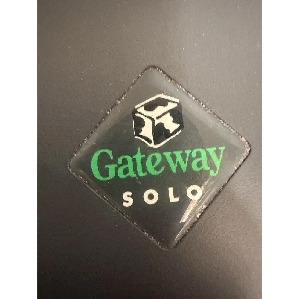 Vintage Gateway Solo 5150 Series Laptop Powers ON AS IS NEEDS NEW HARD DRIVE